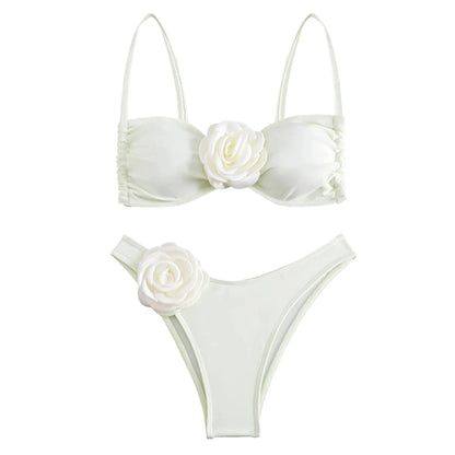 Effortlessly Elegant Bikini with a Timeless Design