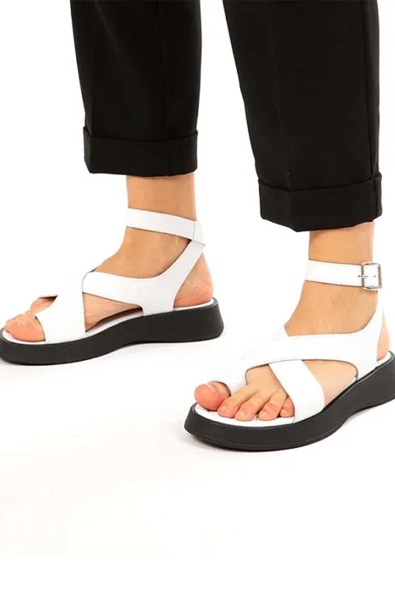 Classic Vintage Sandals with a Flattering Fit
