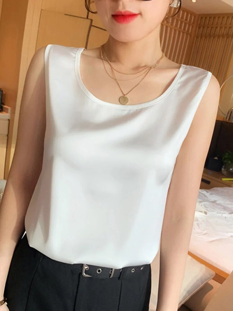 Beautifully Finished Top in a Timeless Design