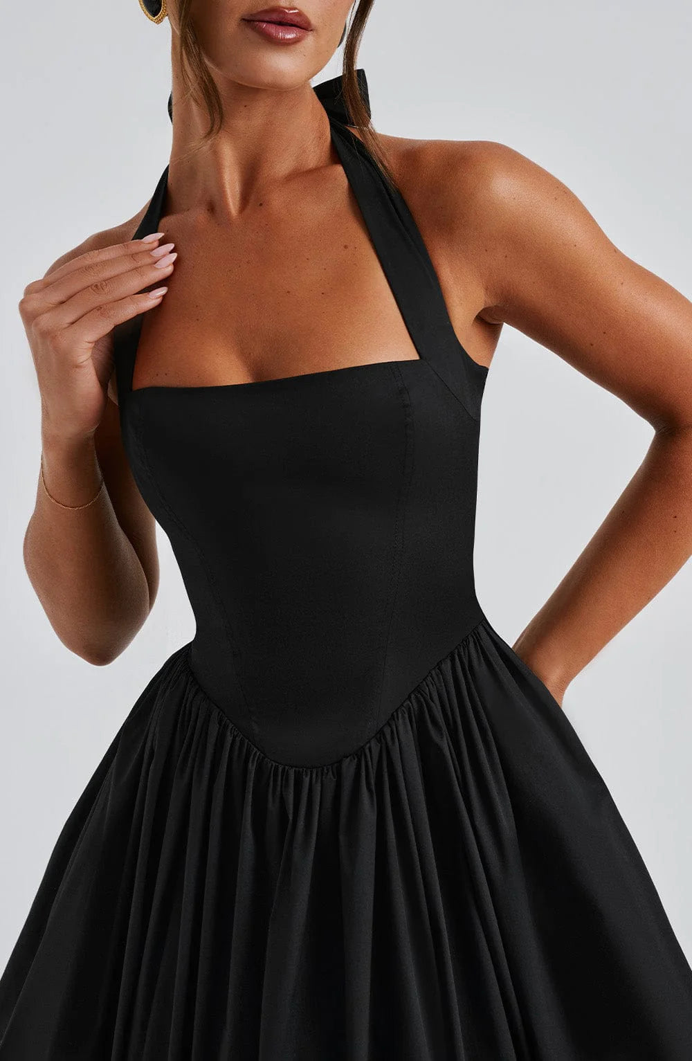 Effortlessly Elegant Dress with a Timeless Design