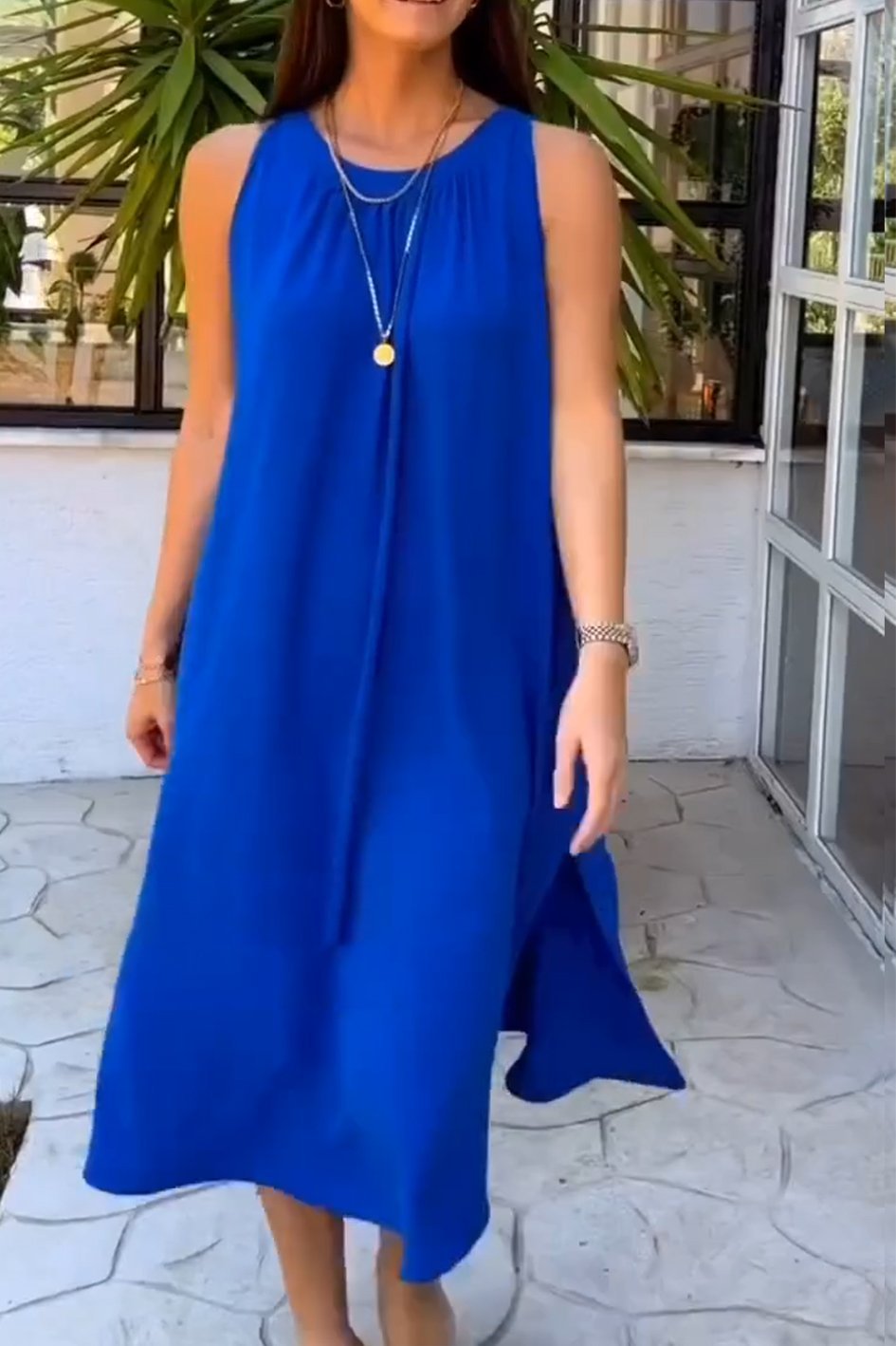 Beautifully Finished Dress in a Timeless Design