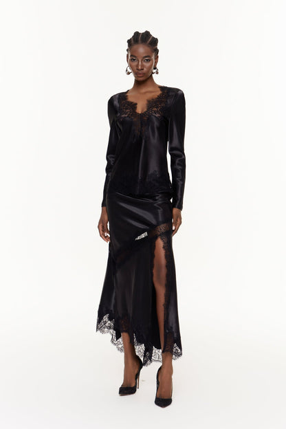 Effortlessly Elegant Garment with a Timeless Design