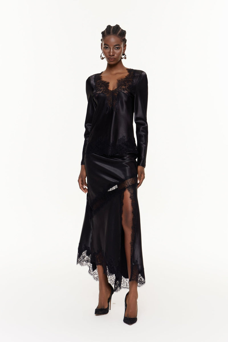 Effortlessly Elegant Garment with a Timeless Design
