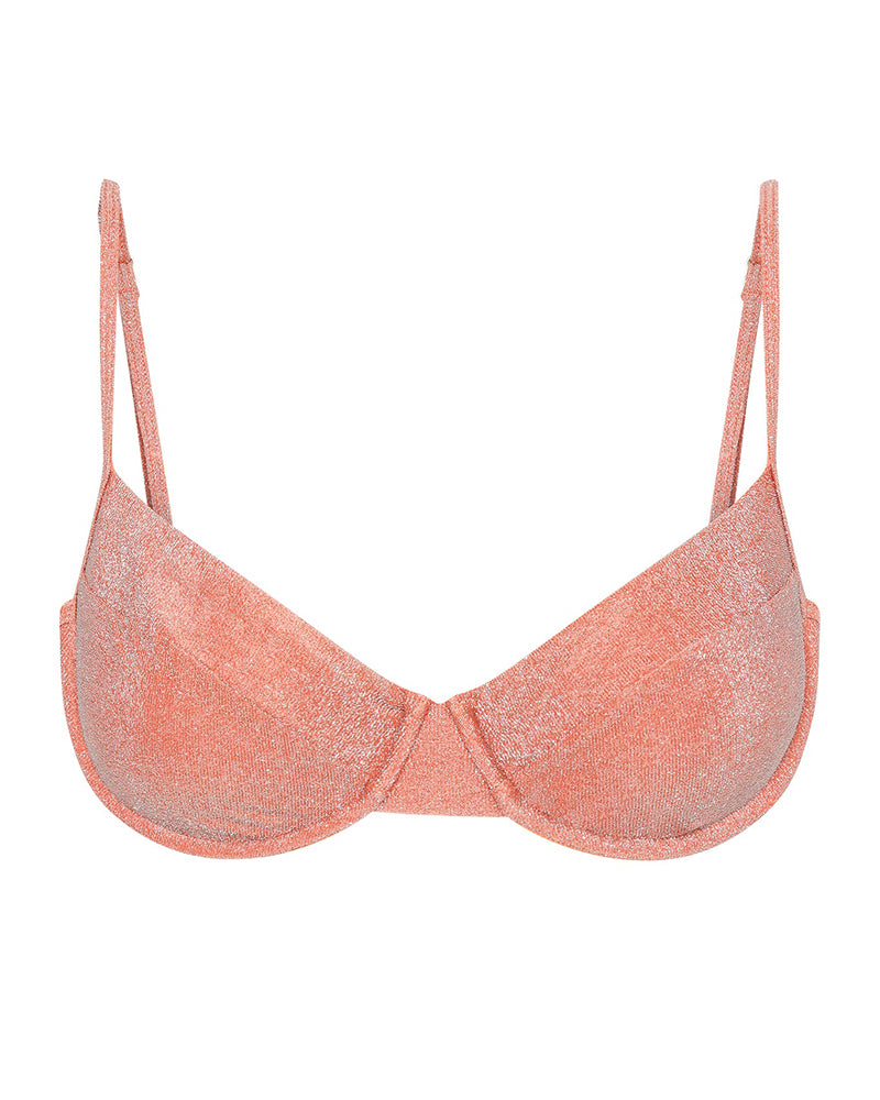 Effortlessly Elegant Swimsuit with a Timeless Design
