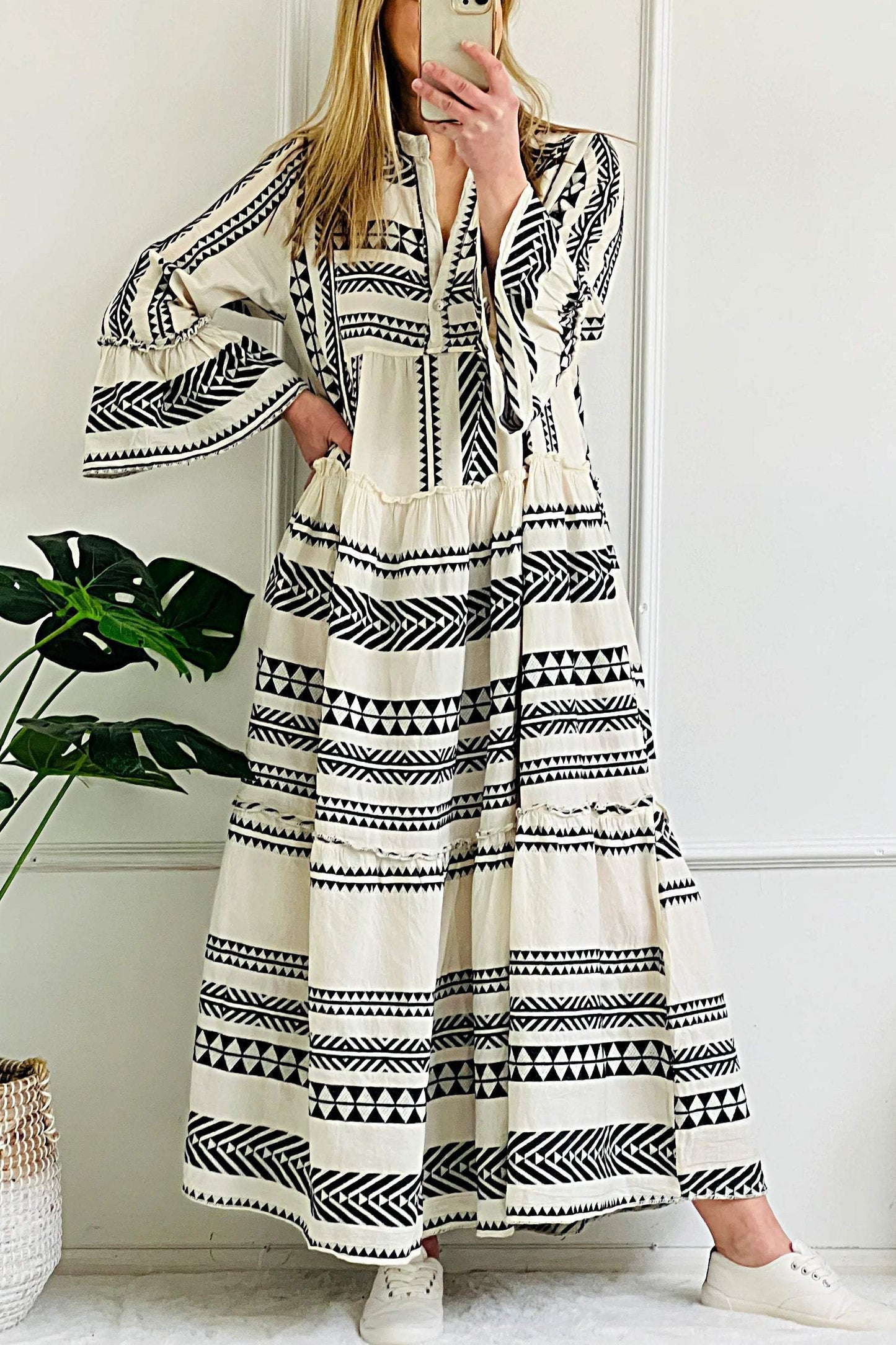 Effortlessly Elegant Dress with a Timeless Design
