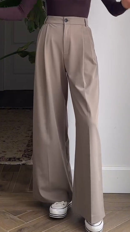 Classic Vintage Trousers with a Flattering Fit