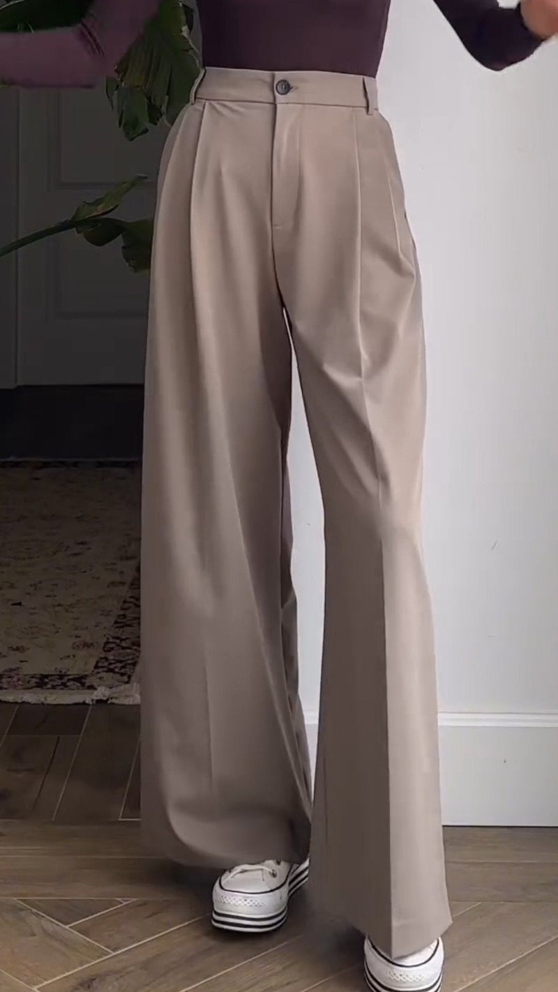 Classic Vintage Trousers with a Flattering Fit