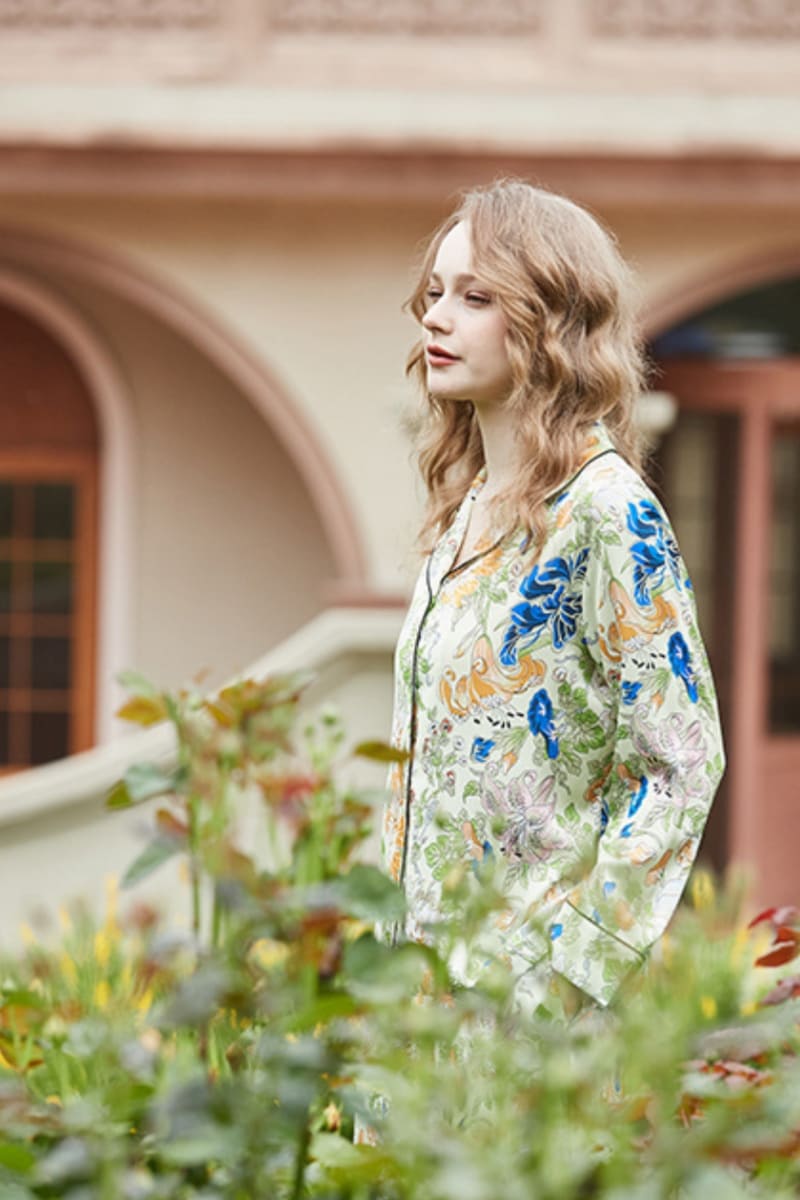 Elegantly Styled Cardigan for Everyday Wear
