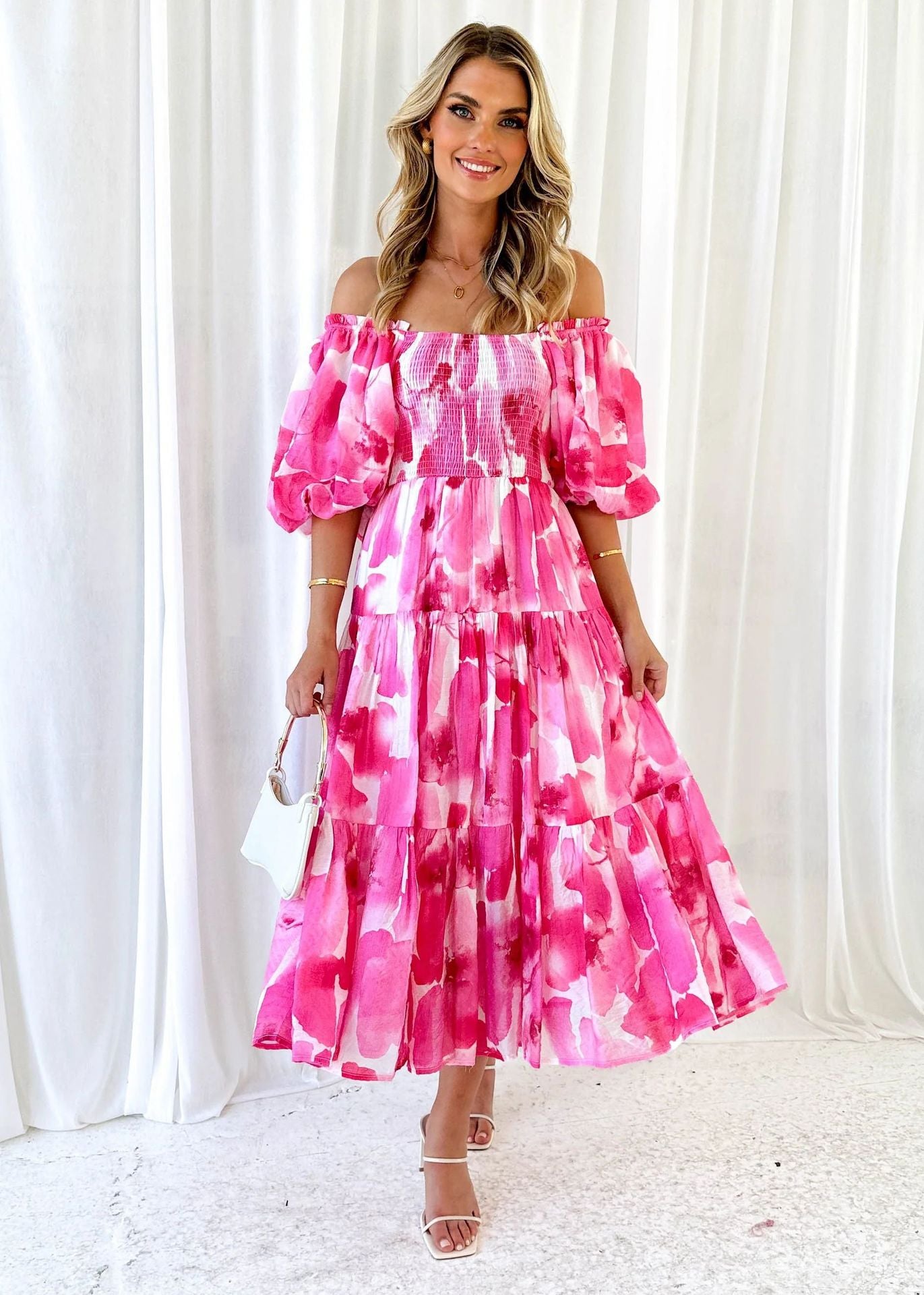 Effortlessly Elegant Dress with a Timeless Design