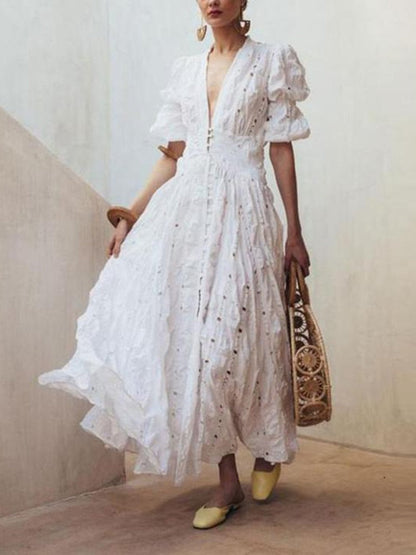 Effortlessly Elegant Dress with a Timeless Design