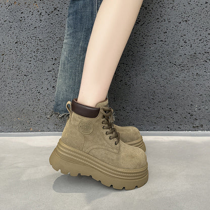 Effortlessly Elegant Boots with a Timeless Design
