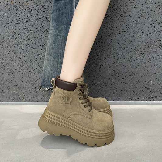 Effortlessly Elegant Boots with a Timeless Design