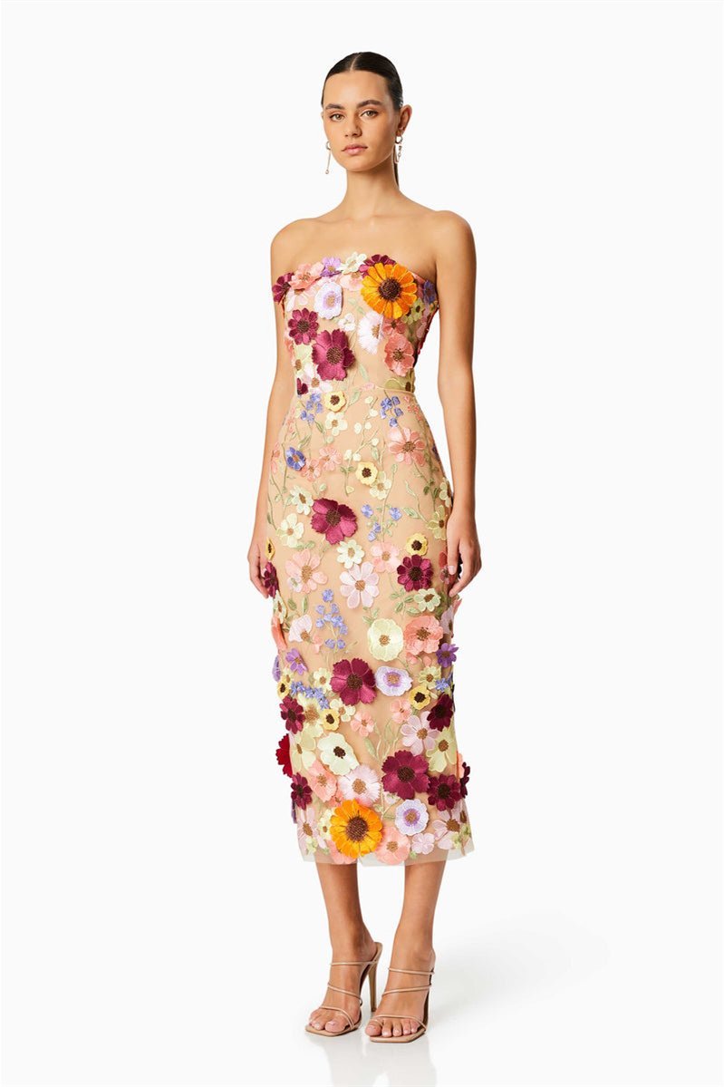 Gracefully Styled Dress for Any Occasion