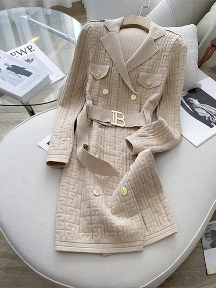 Beautifully Finished Dress in a Timeless Design