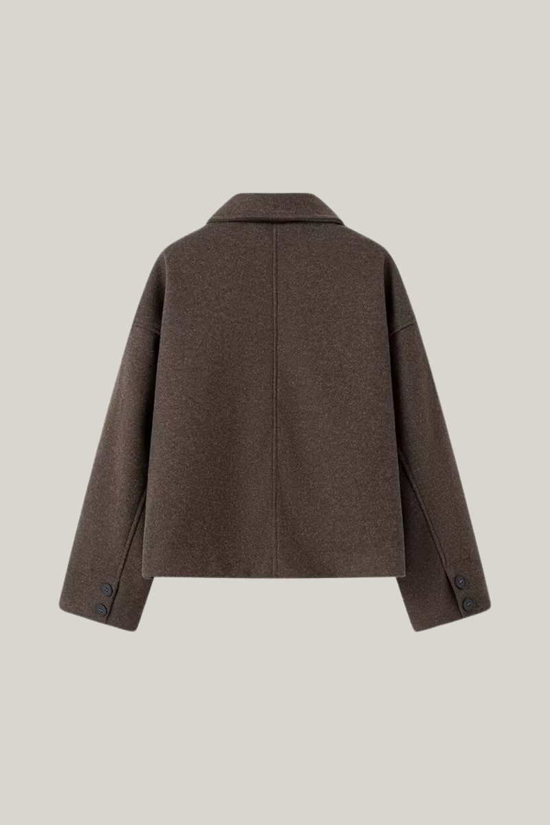 Effortlessly Elegant Jacket with a Timeless Design