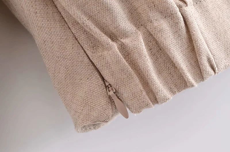 Effortlessly Elegant Garment with a Timeless Design