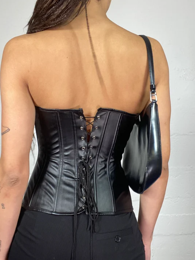 Well Tailored Top with a Graceful Silhouette