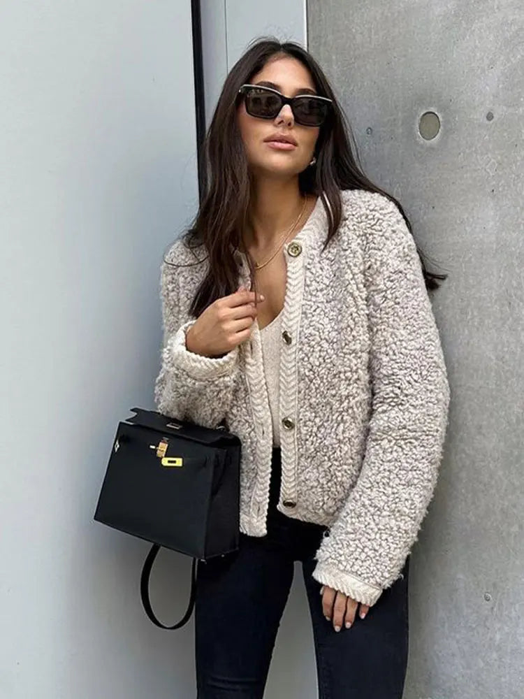 Well Tailored Cardigan with a Graceful Silhouette