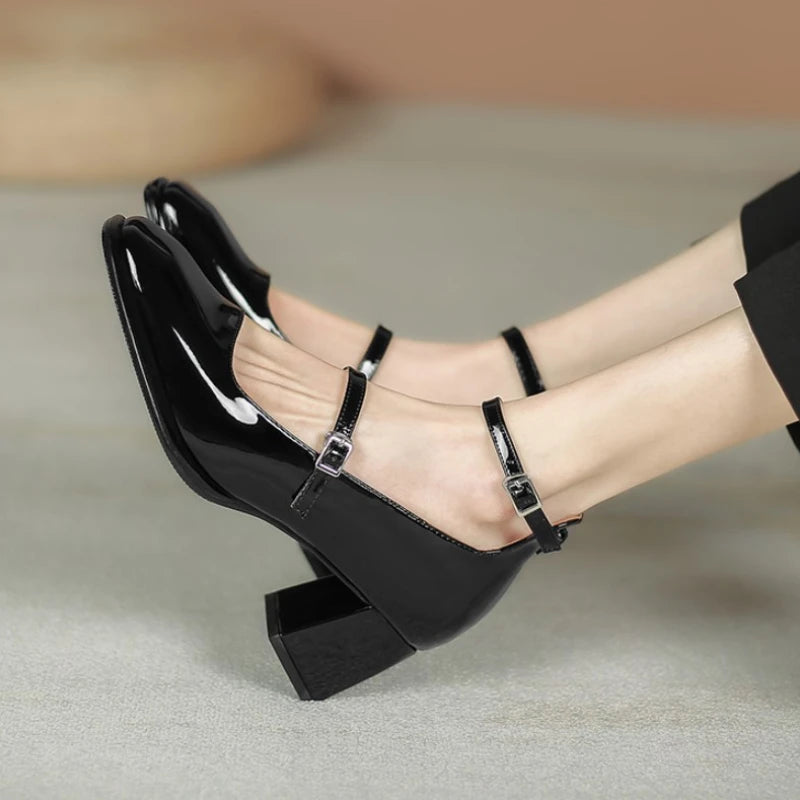 Classic Vintage Shoes with a Flattering Fit