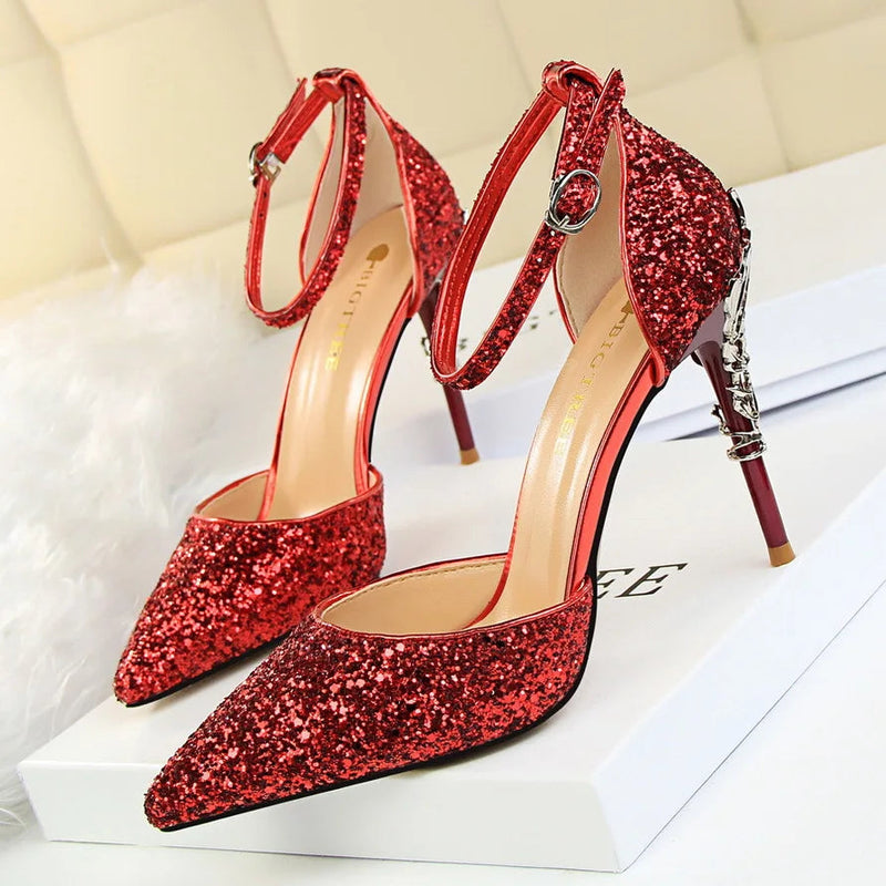 Gracefully Styled Garment for Any Occasion