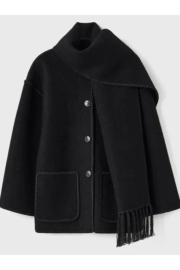 Effortlessly Elegant Coat with a Timeless Design