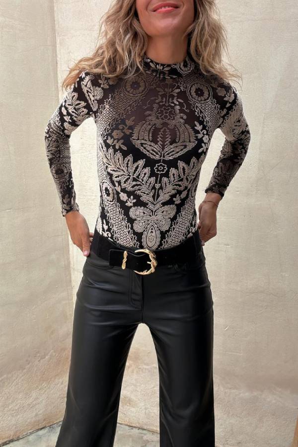 Well Tailored Garment with a Graceful Silhouette
