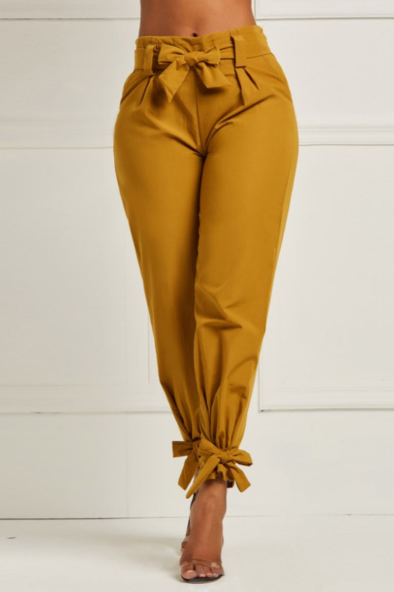 Elegantly Styled Trousers for Everyday Wear