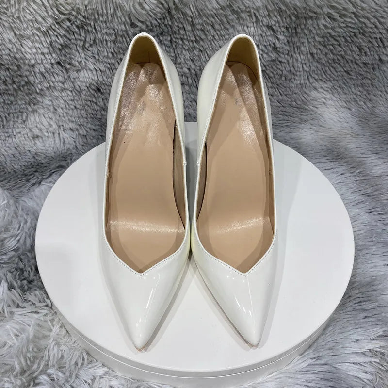 Well Tailored Shoes with a Graceful Silhouette