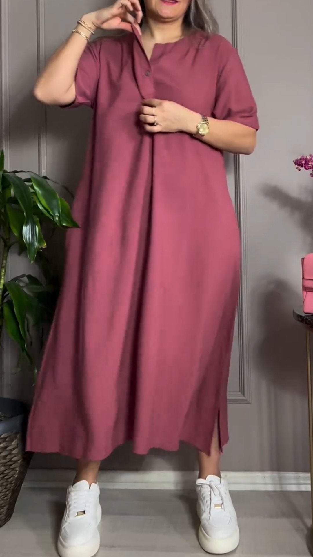 Effortlessly Elegant Dress with a Timeless Design