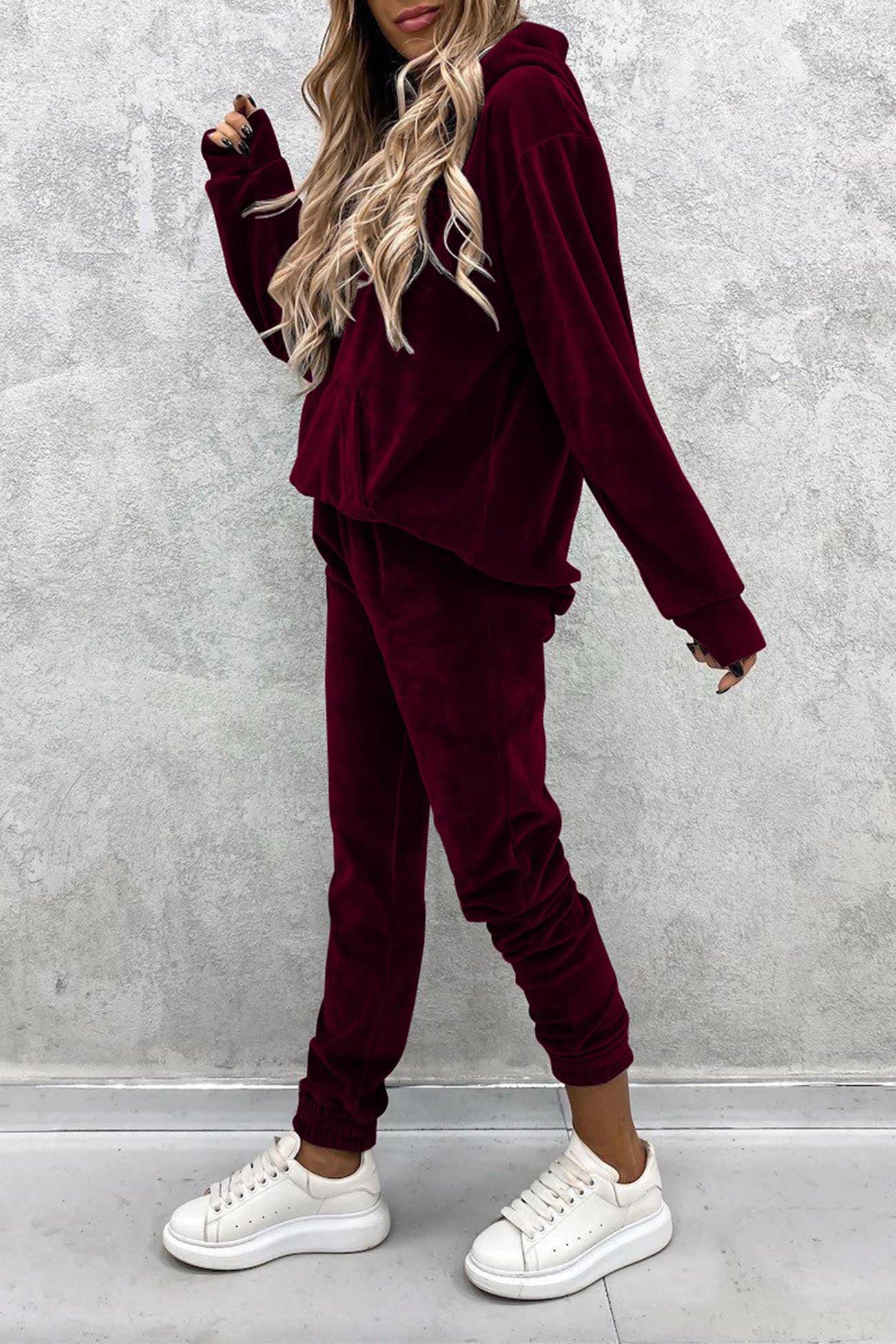 Effortlessly Elegant Pants with a Timeless Design