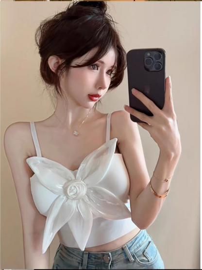 Well Tailored Top with a Graceful Silhouette