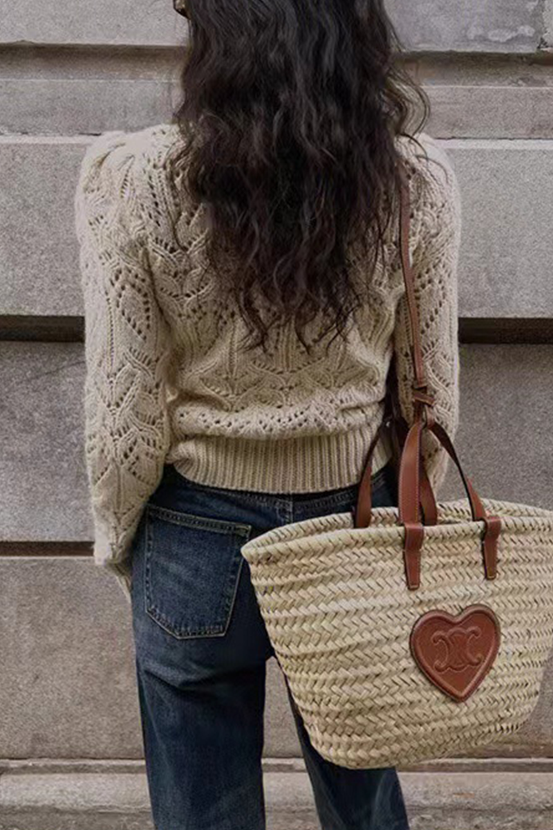 Well Tailored Sweater with a Graceful Silhouette
