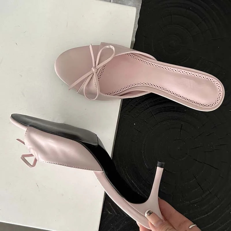 Effortlessly Elegant Heels with a Timeless Design