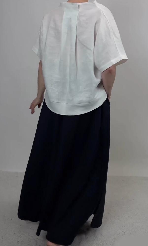Well Tailored Blouse with a Graceful Silhouette