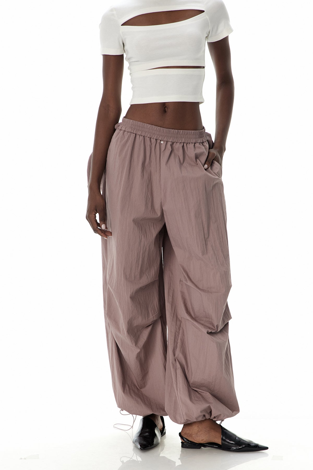 Well Tailored Pants with a Graceful Silhouette