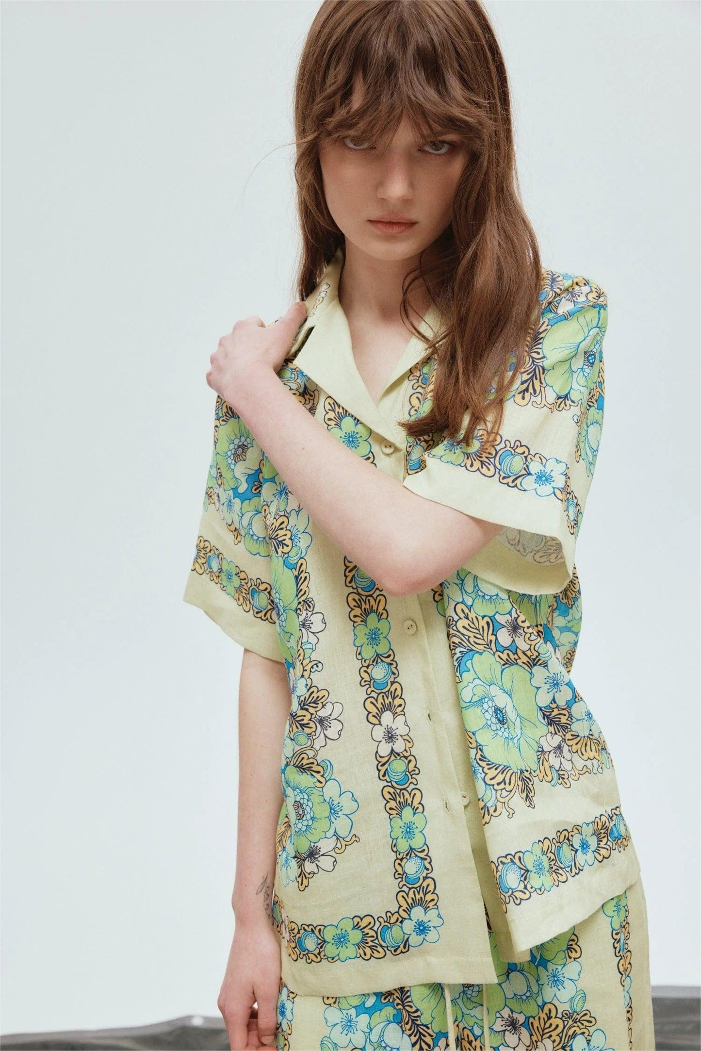 Effortlessly Elegant Shirt with a Timeless Design