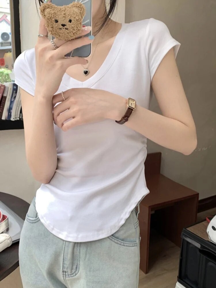Effortlessly Elegant T-Shirt with a Timeless Design