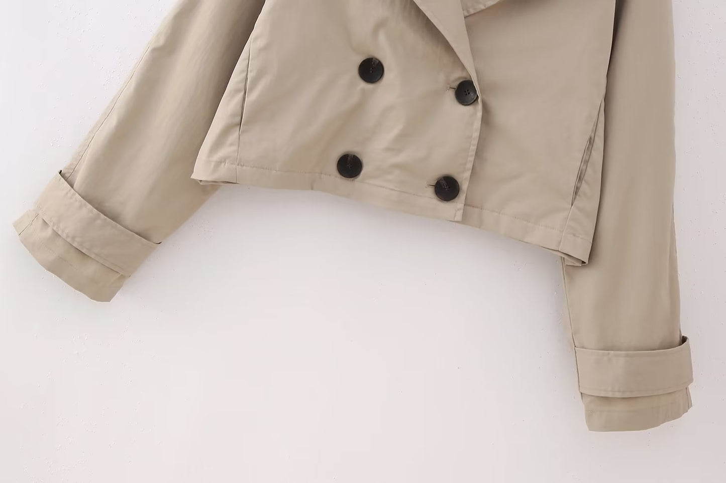 Effortlessly Elegant Jacket with a Timeless Design