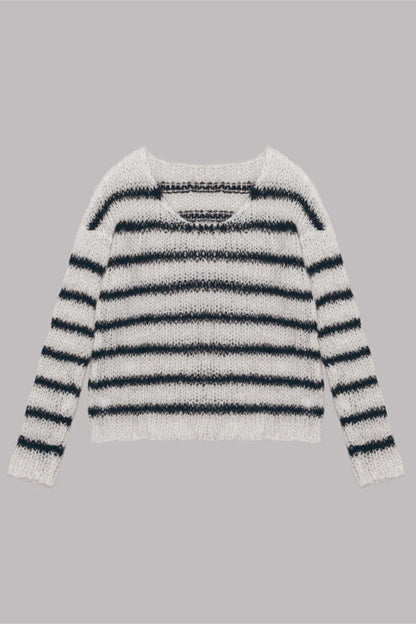Classic Vintage Sweater with a Flattering Fit