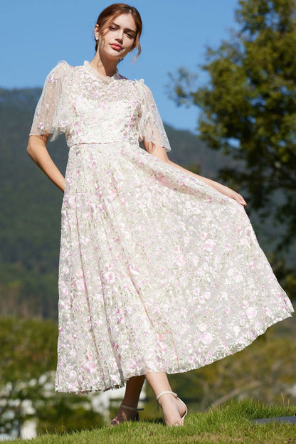 Classic Vintage Dress with a Flattering Fit