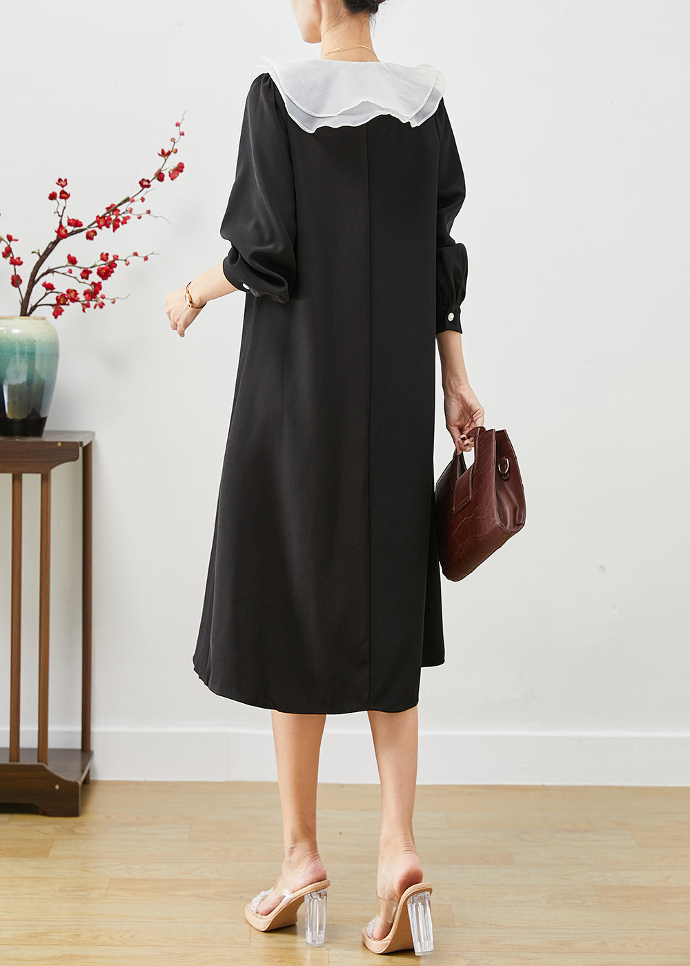 Effortlessly Elegant Dress with a Timeless Design