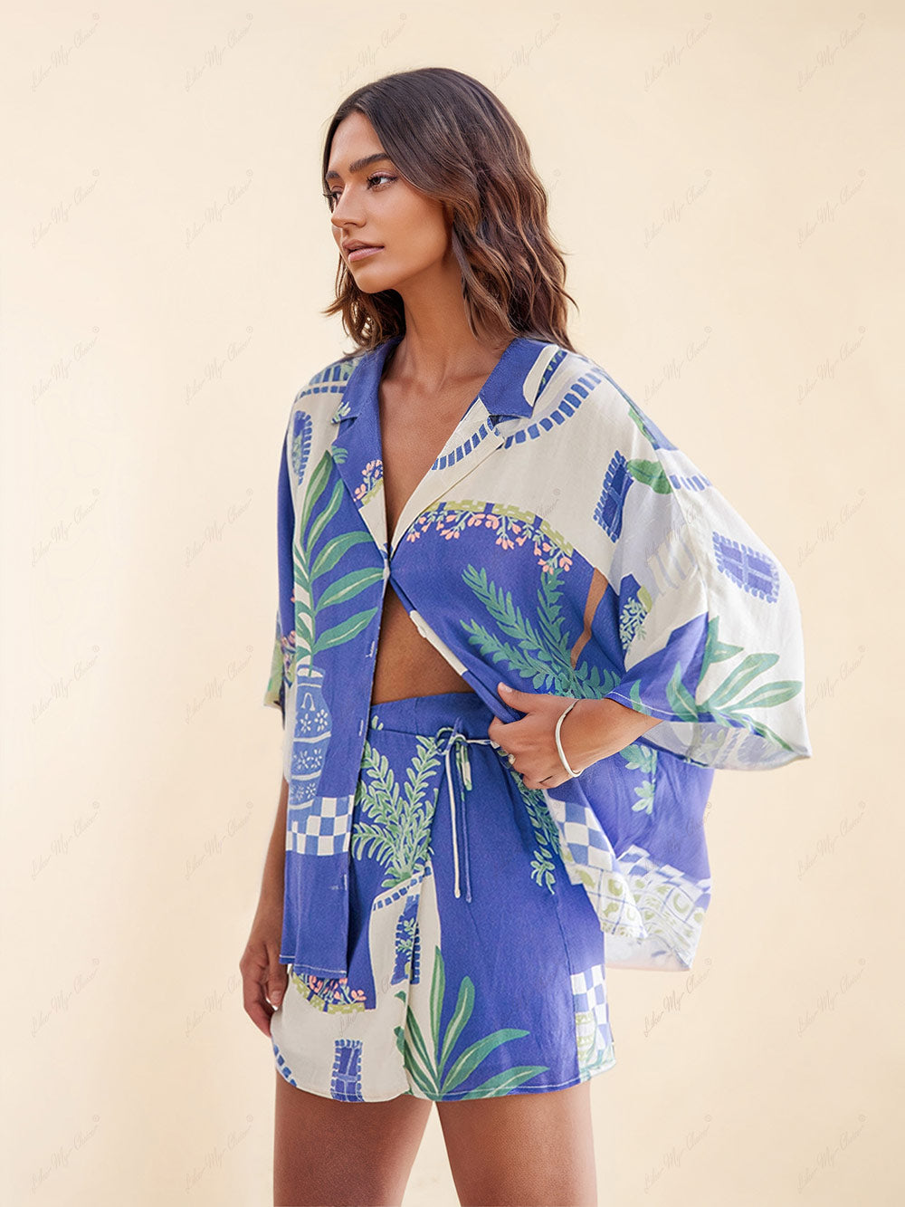 Classic Vintage Shirt with a Flattering Fit