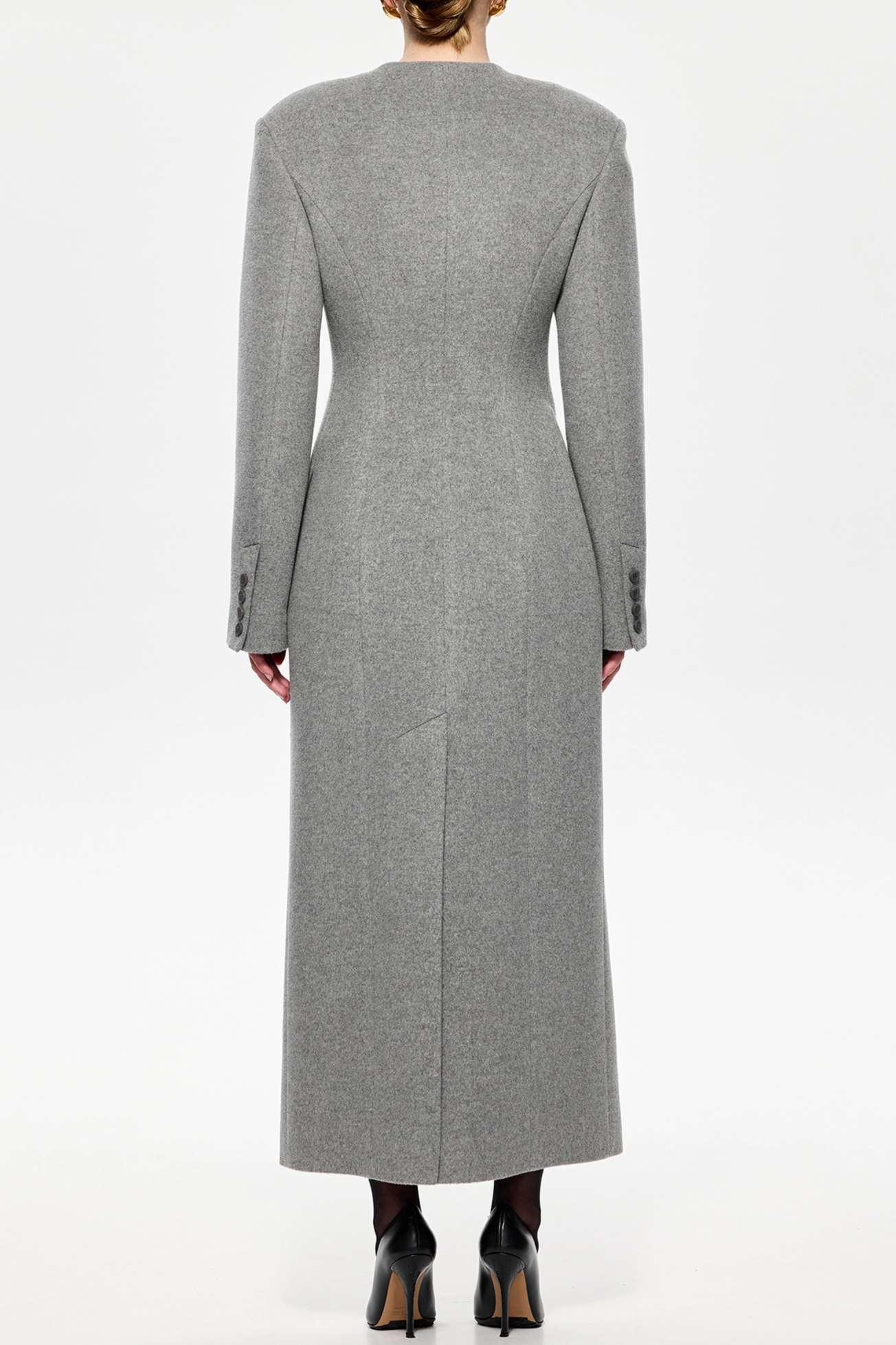 Well Tailored Coat with a Graceful Silhouette