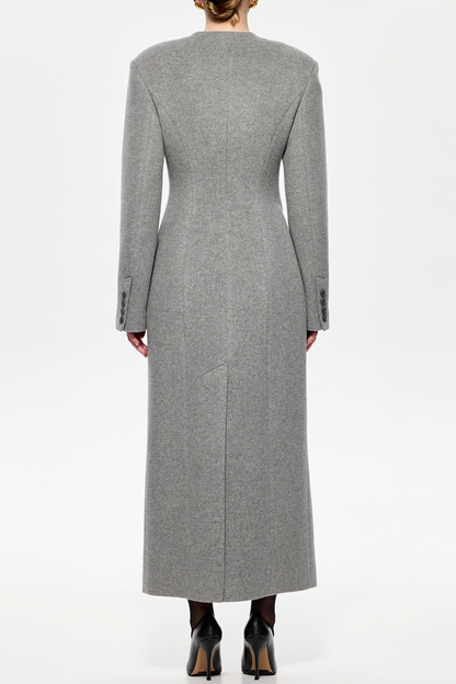 Well Tailored Coat with a Graceful Silhouette