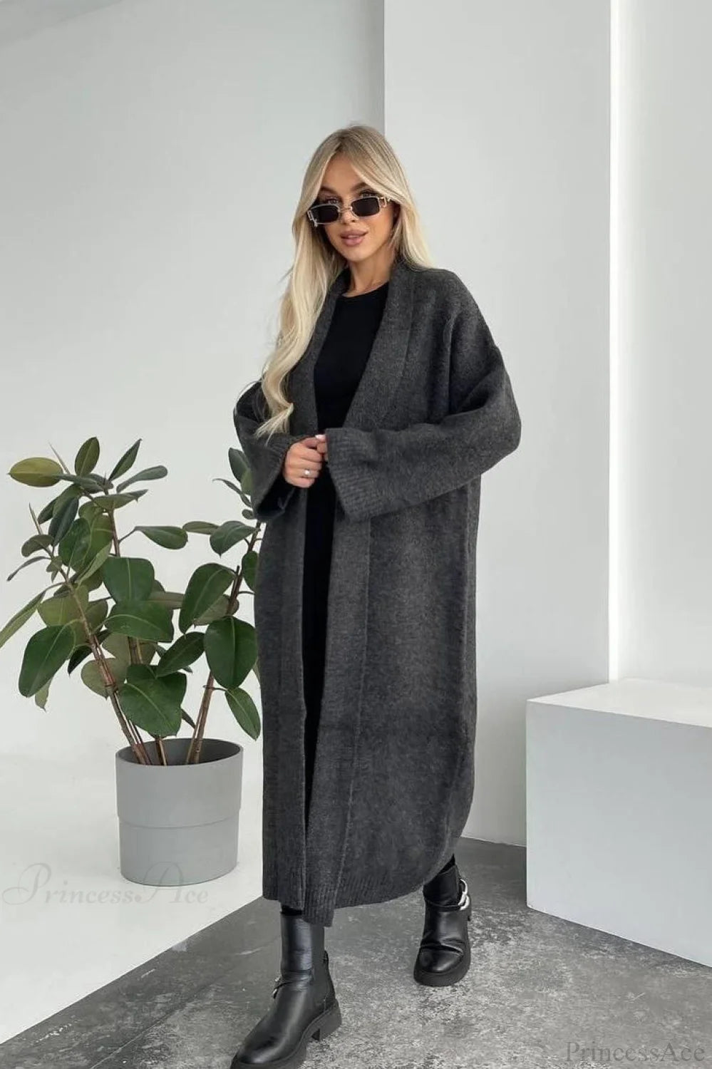 Elegantly Styled Cardigan for Everyday Wear