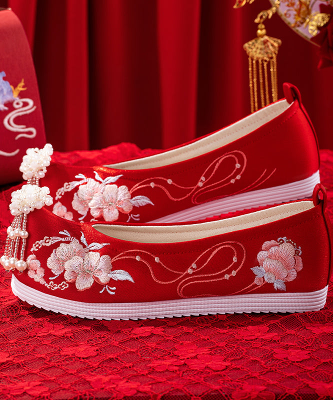 Effortlessly Elegant Shoes with a Timeless Design