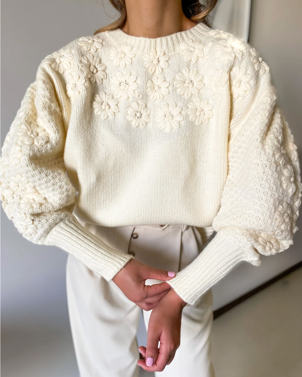 Effortlessly Elegant Sweater with a Timeless Design