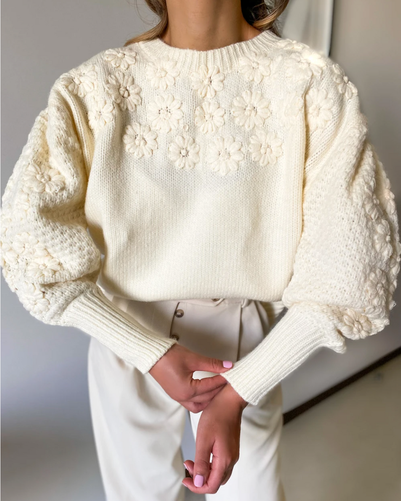 Effortlessly Elegant Sweater with a Timeless Design