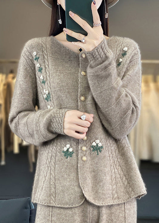 Well Tailored Coat with a Graceful Silhouette