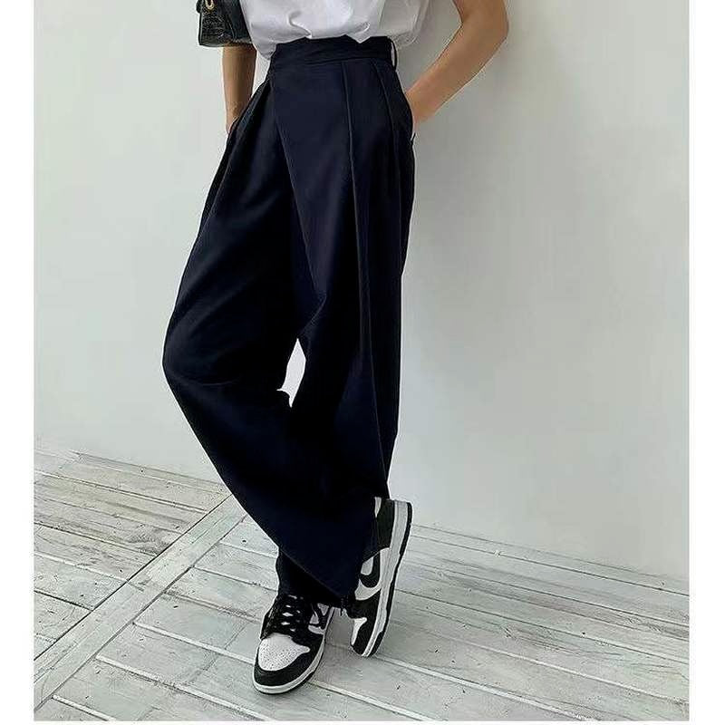 Well Tailored Pants with a Graceful Silhouette